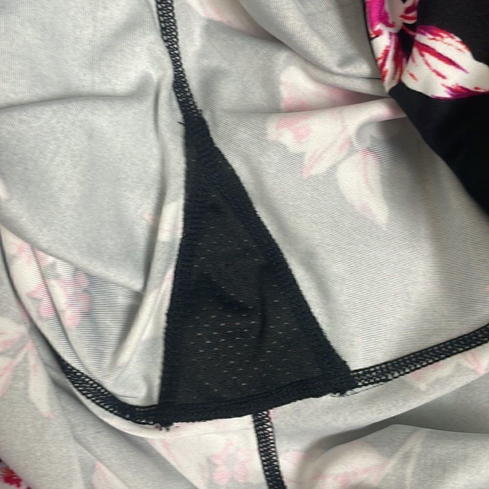 Black & Hot Pink Floral Print 7/8 Mesh Insert Leggings sz L - Picture 8 of 13